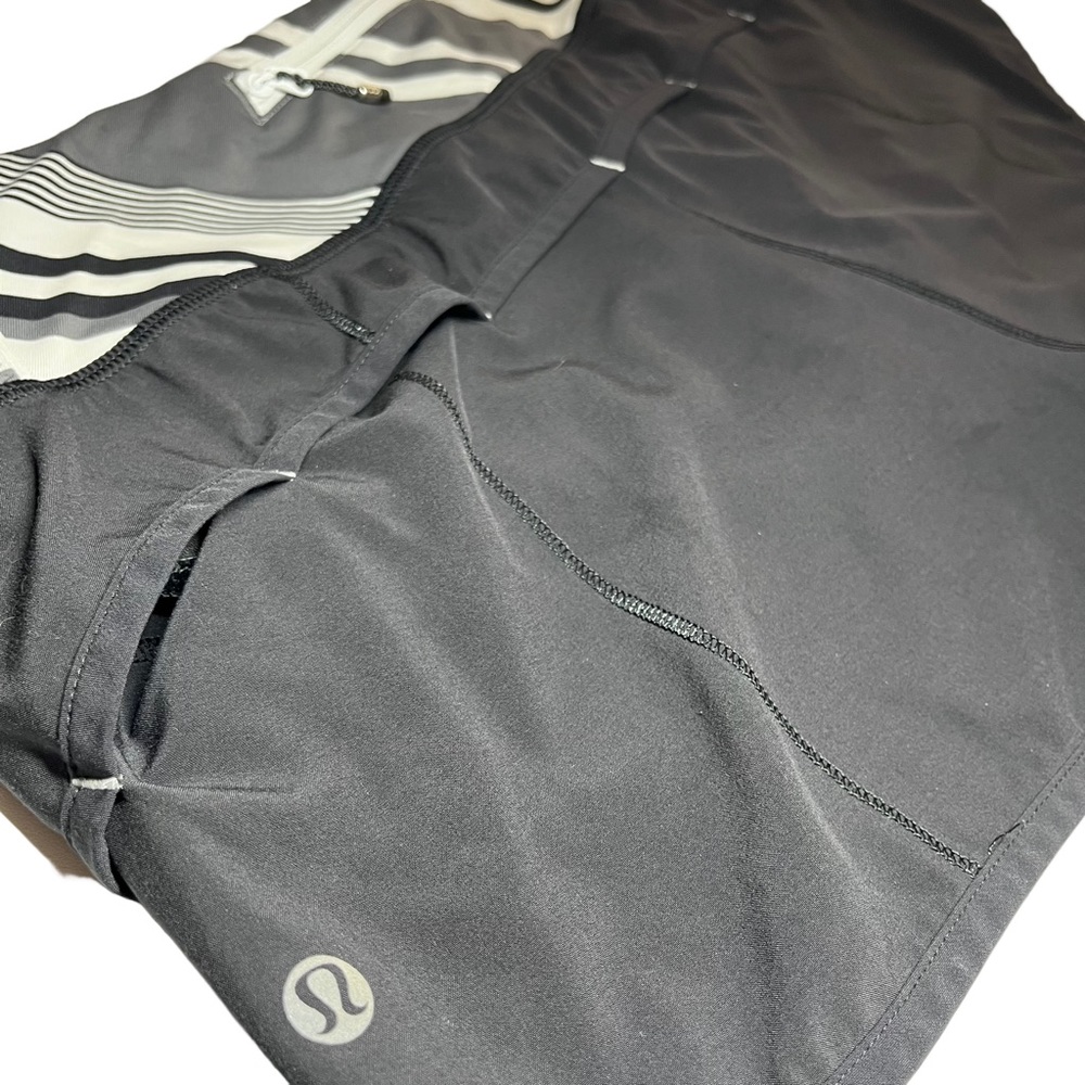 035 Lululemon Run Speed Short - Picture 5 of 8